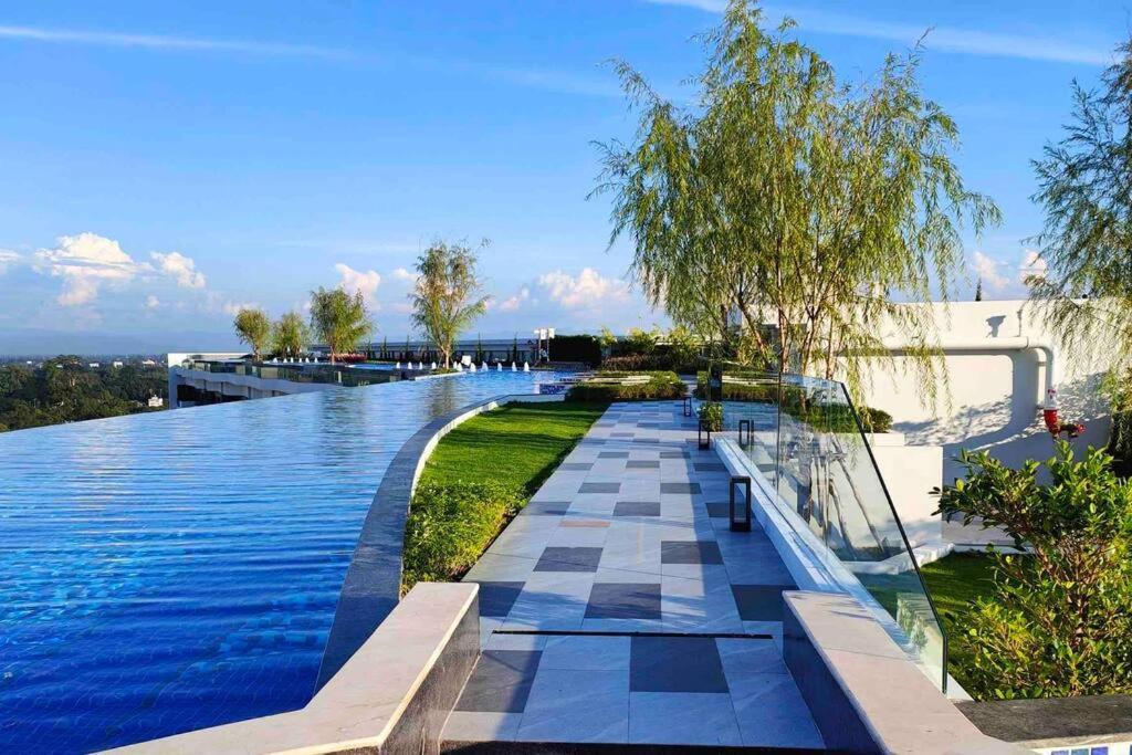 New & Cozy 2 Bedroom @ The Astra Sky River Chiang Mai Exterior foto
